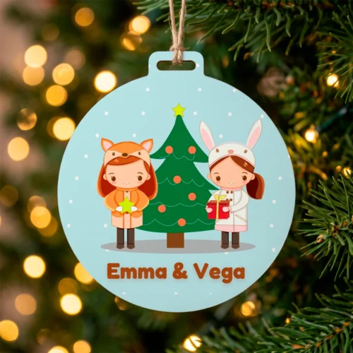 Adorno navideño personalizado con dos niñas y nombres