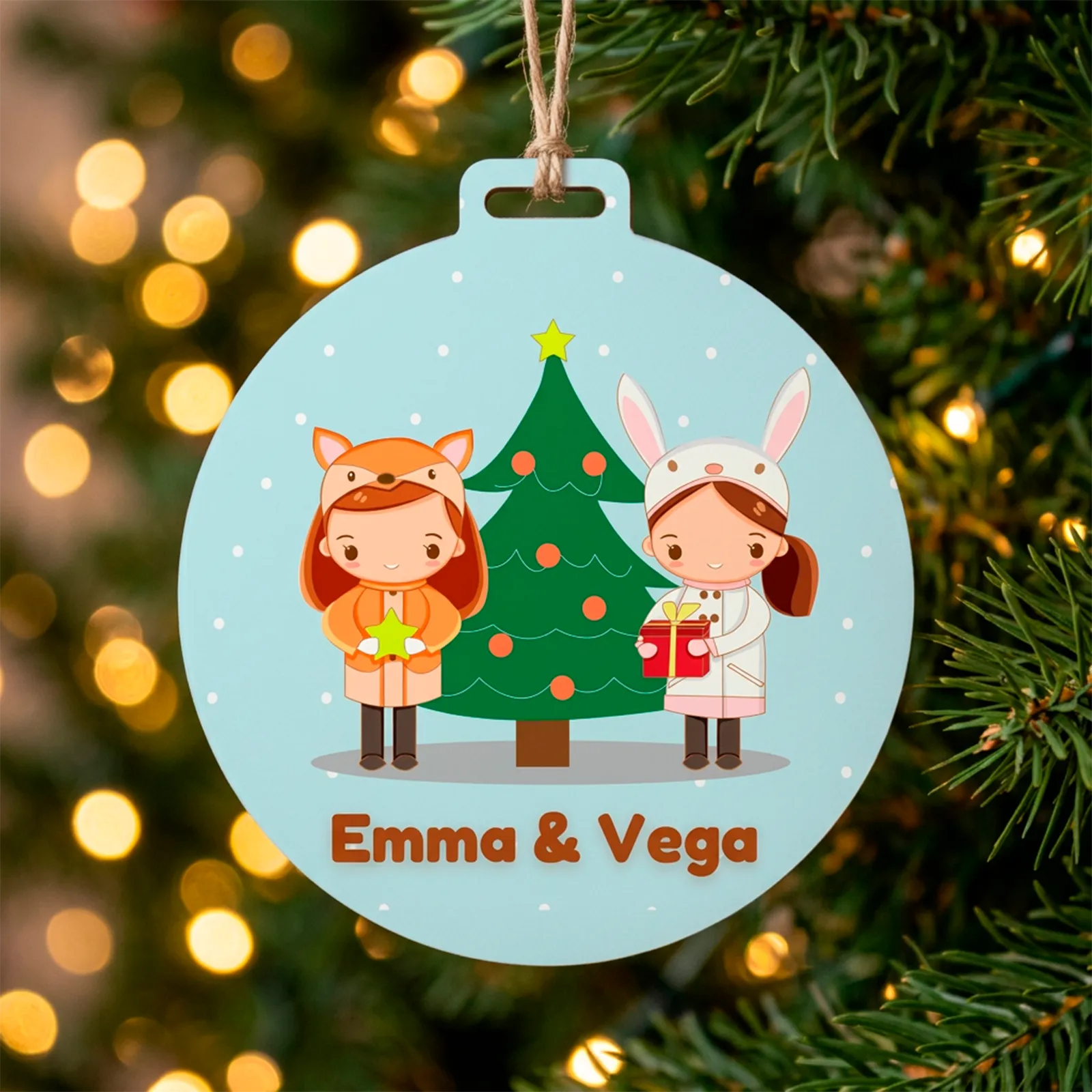 Adorno navideño personalizado con dos niñas y nombres