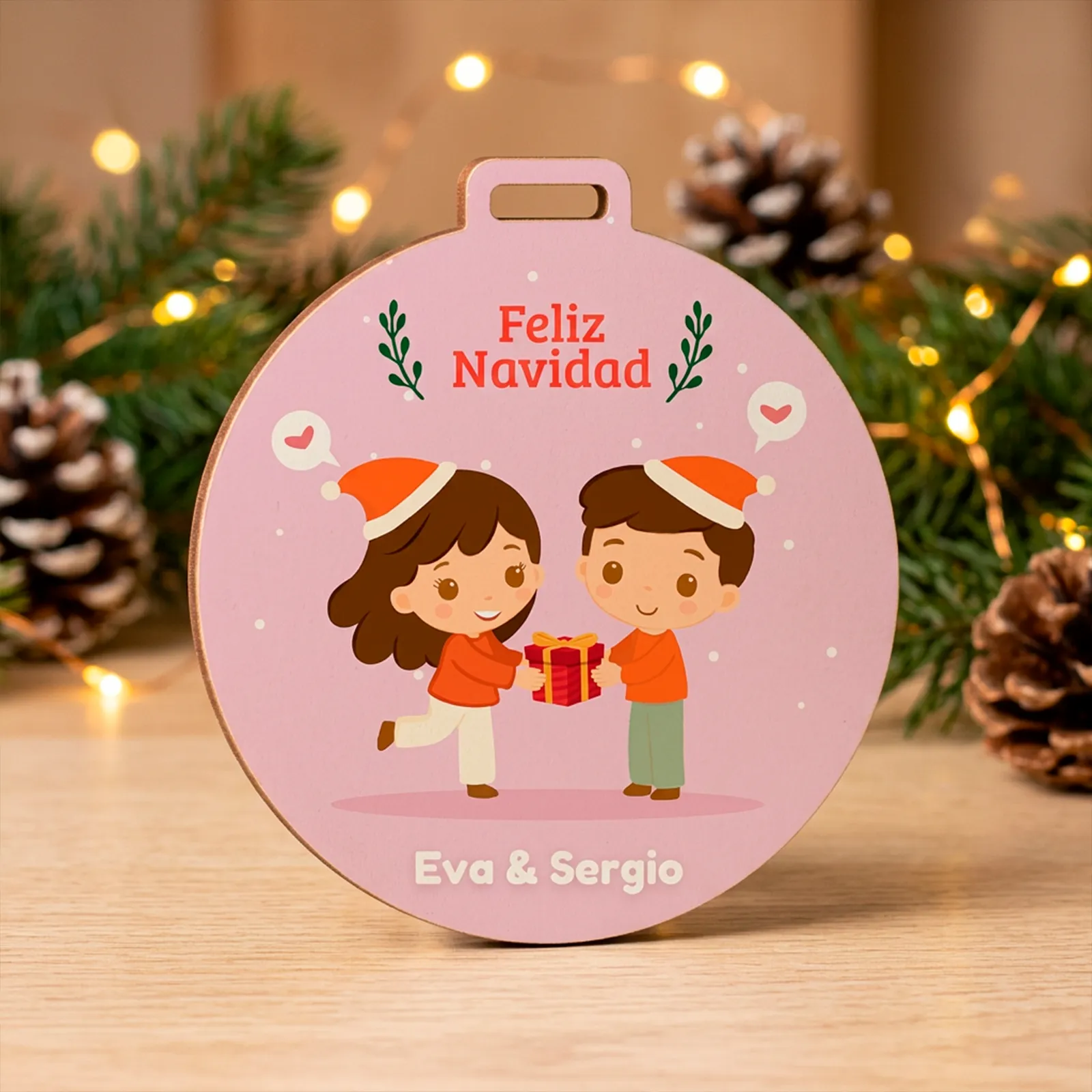 Adorno navideño personalizado con niño y niña y nombres - Imagen 4