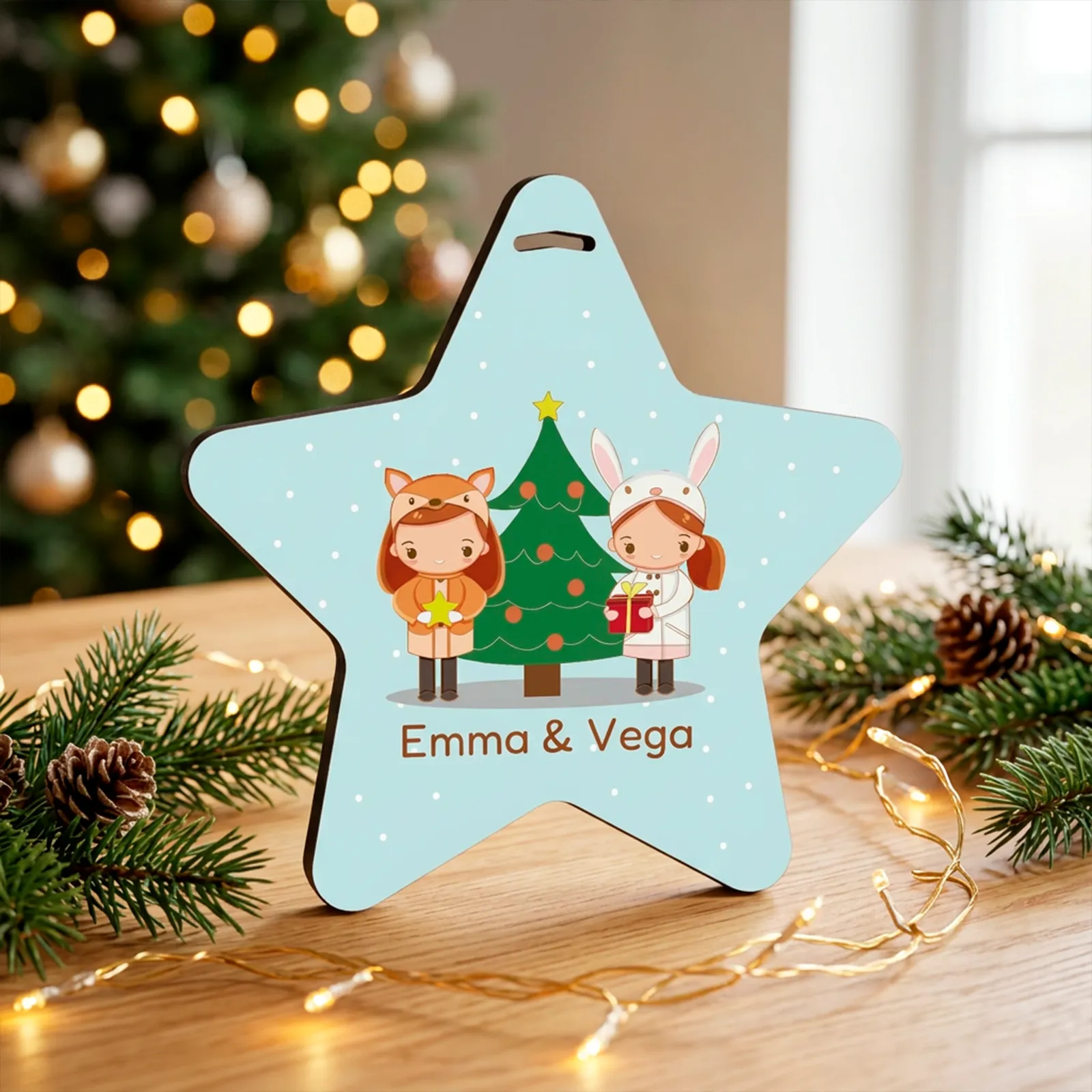 Adorno estrella personalizado con dos peques navideñas y nombres