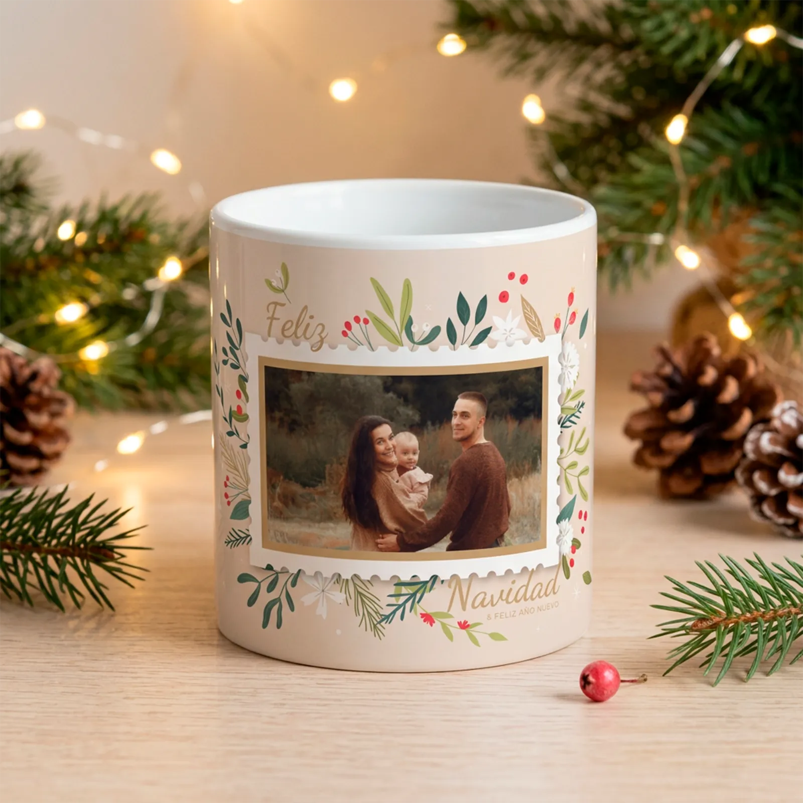 Taza de Navidad personalizada con foto y marco botánico