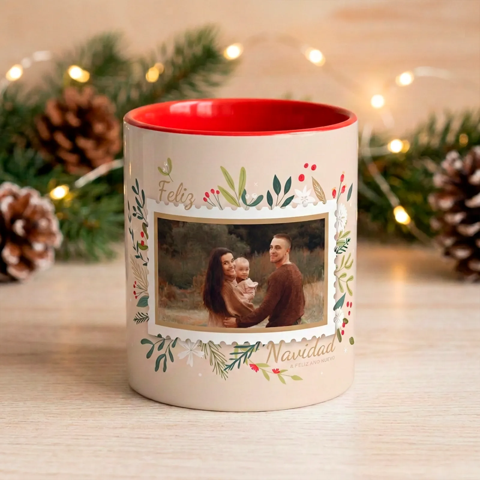 Taza de Navidad personalizada con foto e interior rojo