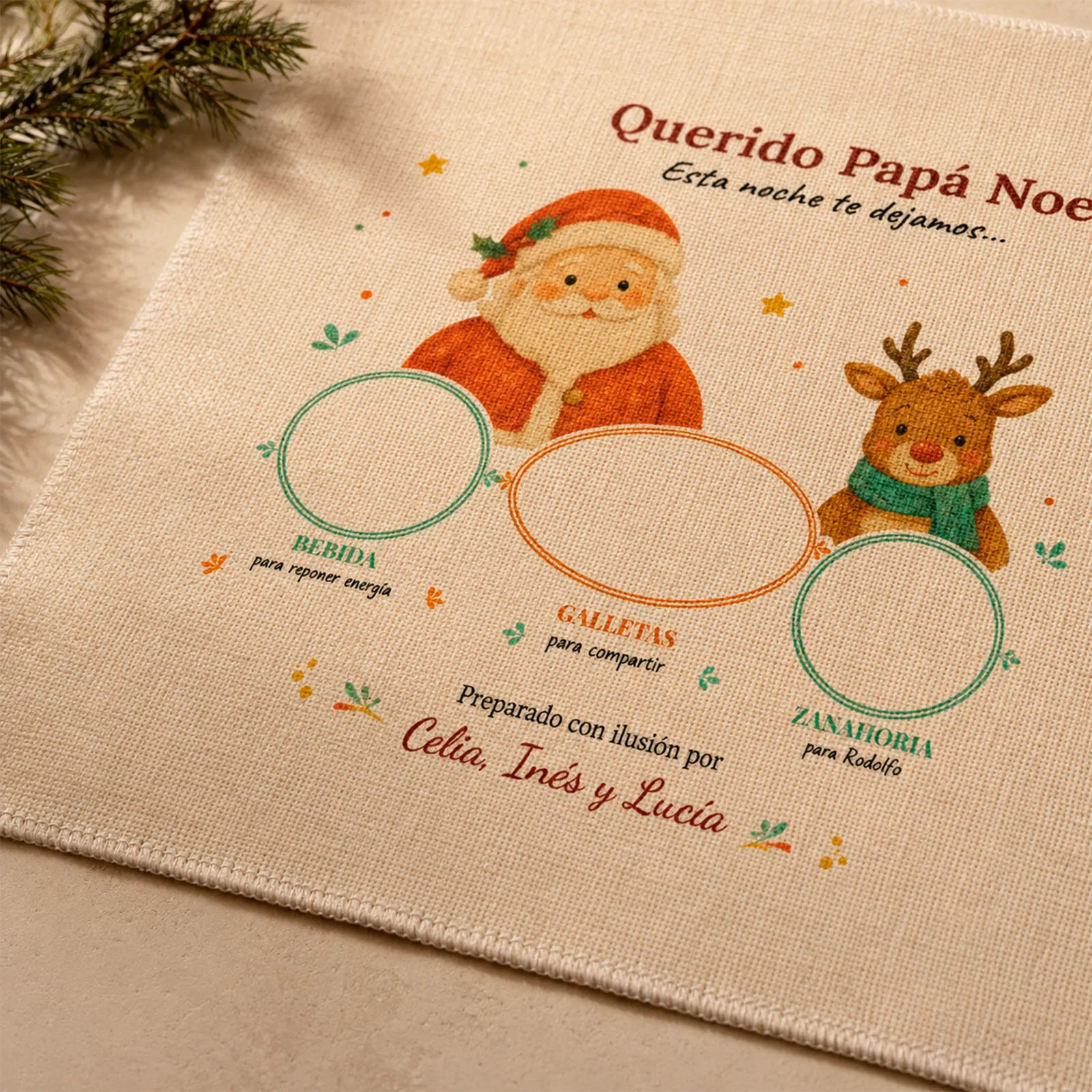 Detalle del mantel personalizado para Papá Noel con los nombres de los niños