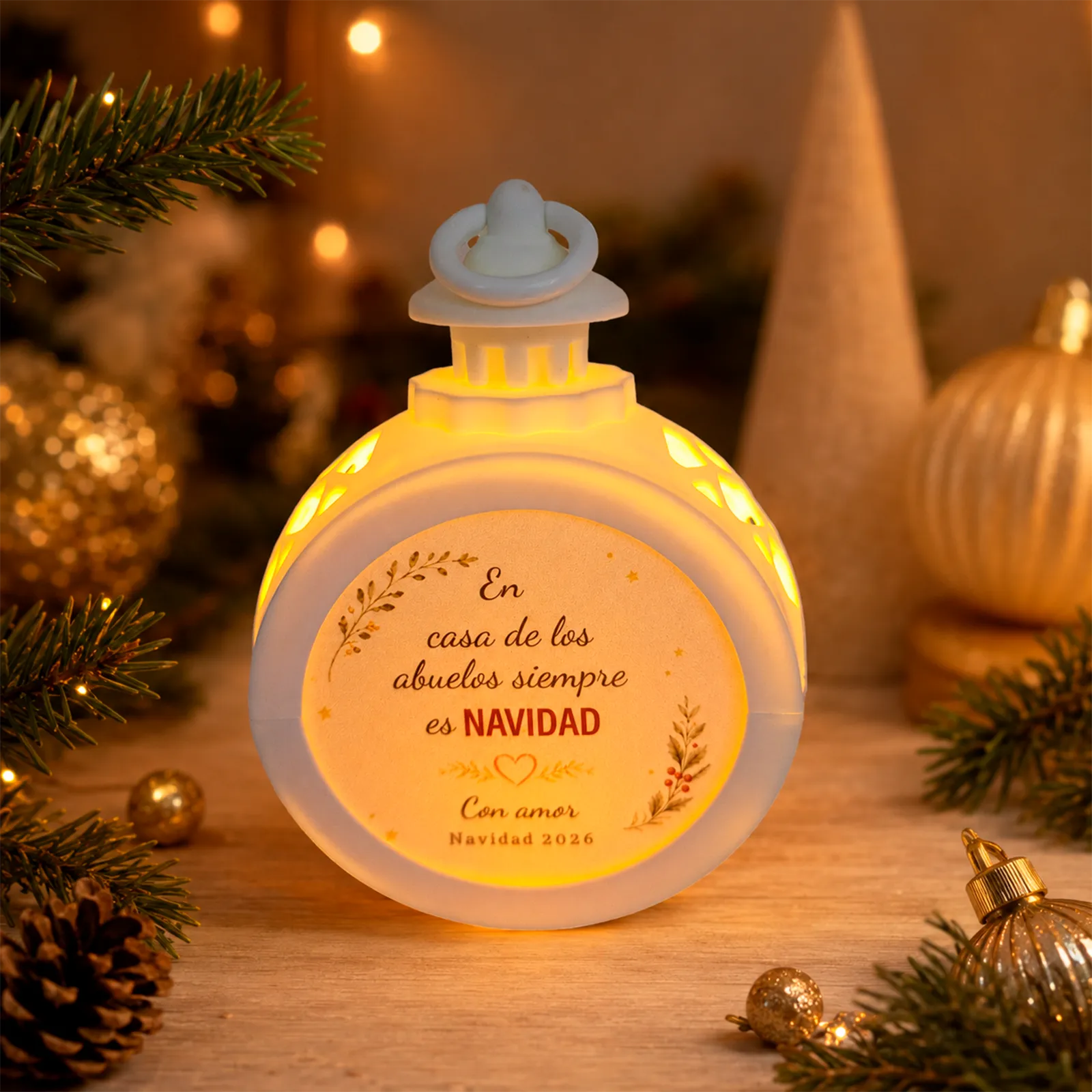 Farolillo LED redondo blanco personalizado para los abuelos con dedicatoria navideña, encendido en un ambiente cálido.