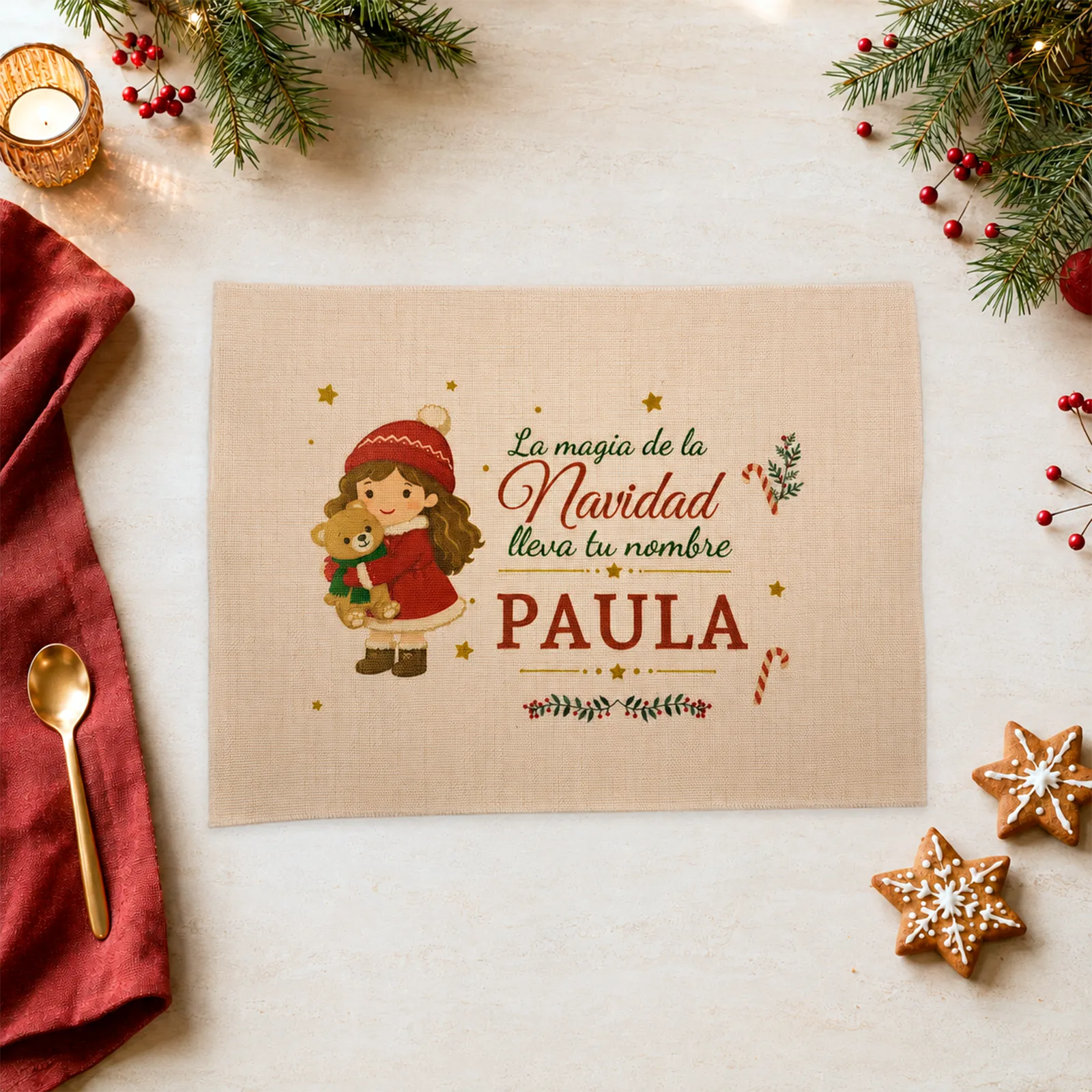 Salvamantel navideño infantil personalizado con niña, osito y nombre Paula.